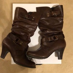 Women’s brown boots